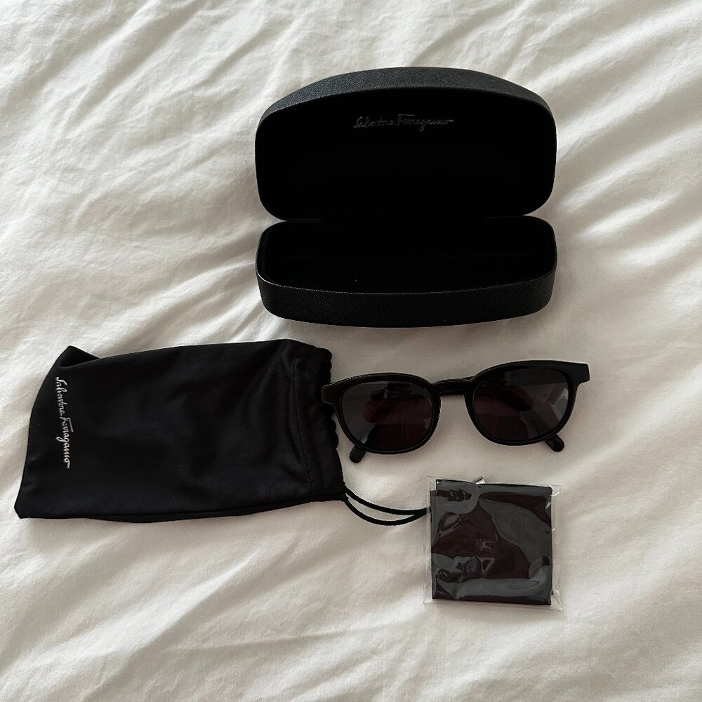 Salvatore Ferragamo SF866S Sunglasses with Original Case, Cloth, and Dust Bag